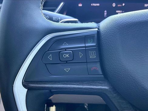 Used 2024 Jeep Grand Cherokee Limited image 20