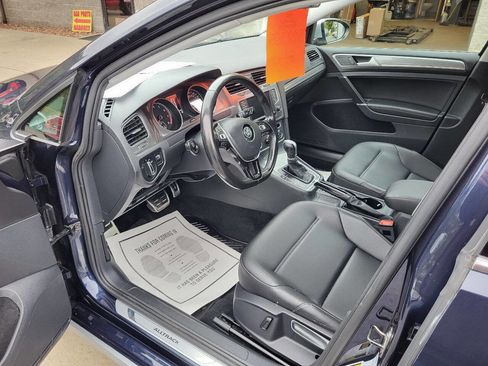 Used 2017 Volkswagen Golf Alltrack SE image 10