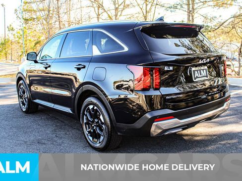 Used 2024 Kia Sorento S image 5