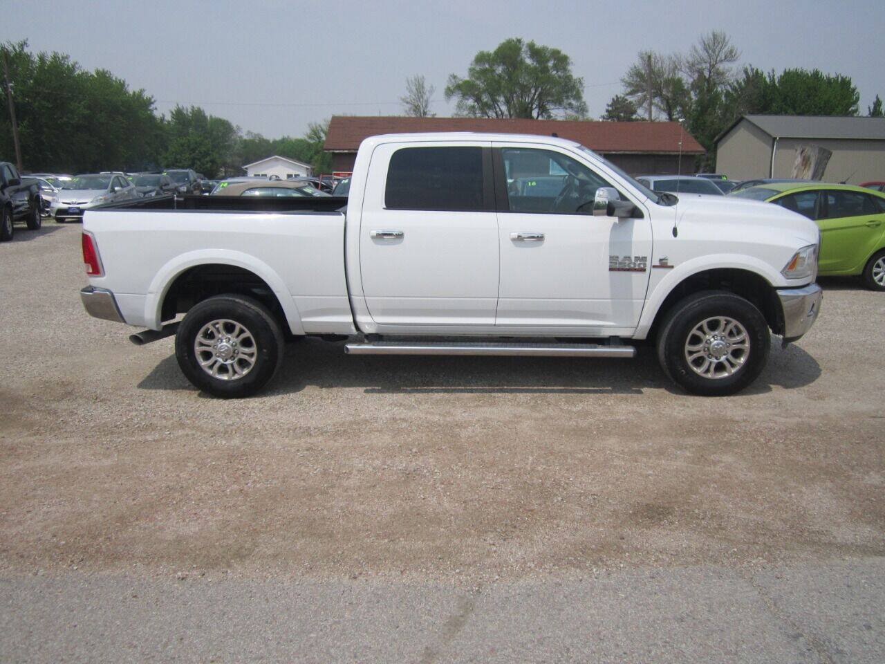 Used 2017 RAM 2500 Laramie w/ Convenience Group AWD/4WD image 3