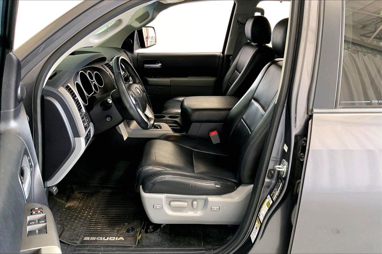 Used 2016 Toyota Sequoia Limited w/ Safety & Convenience Package RWD image 15