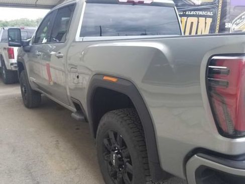 Used 2026 GMC Sierra 2500 AT4 AWD/4WD image 3