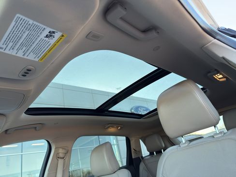 Used 2021 Lincoln Nautilus Reserve image 12