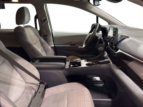 Used 2024 Toyota Sienna LE AWD/4WD image 11