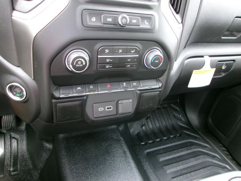 New 2026 Chevrolet Silverado 1500 LTZ w/ LTZ Premium Package image 9