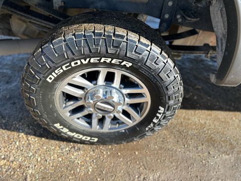 Used 2017 Ford F250 Lariat w/ Lariat Value Package image 30