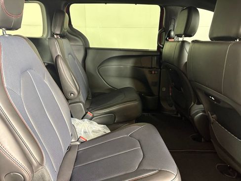 New 2027 Chrysler Pacifica Select FWD image 15