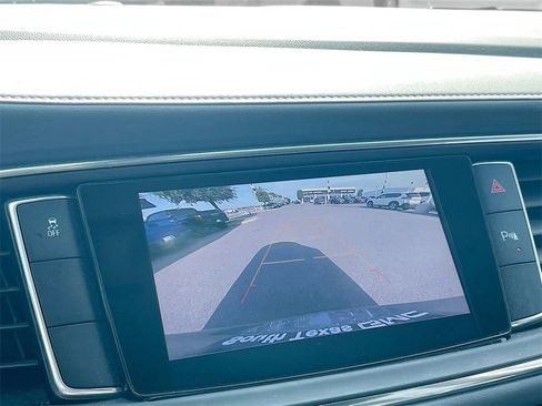 Used 2021 Buick Enclave Essence w/ Sound and Sites Package image 17