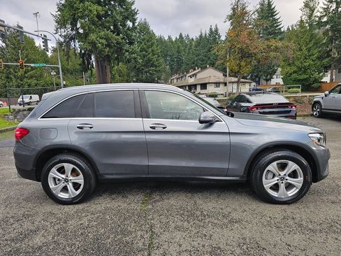 Used 2018 Mercedes-Benz GLC 300 4MATIC image 4