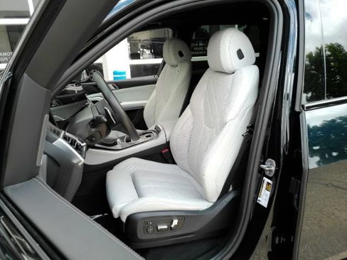 Used 2025 BMW X5 sDrive40i w/ M Sport Package RWD image 7