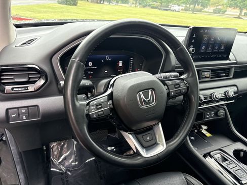 Used 2025 Honda Pilot Elite image 16