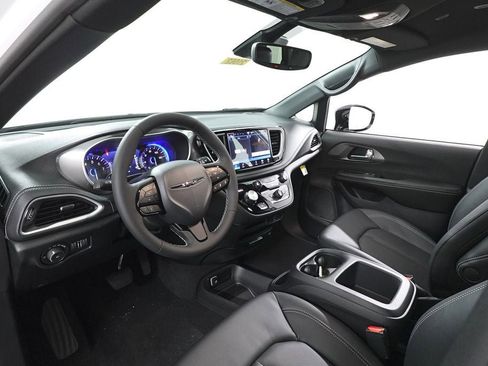 New 2026 Chrysler Pacifica Select w/ S Appearance Package FWD image 15