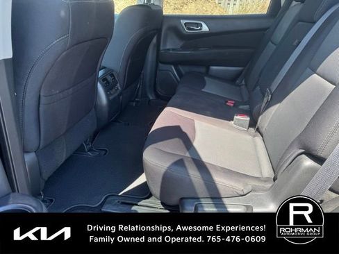 Used 2017 Nissan Pathfinder S image 6