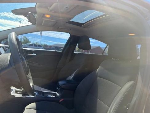 Used 2017 Chevrolet Cruze LT FWD image 10