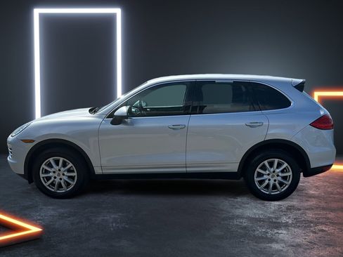 Used 2014 Porsche Cayenne w/ Comfort Lighting Package image 3