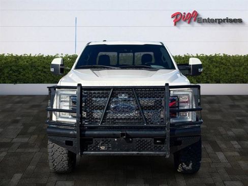 Used 2017 Ford F250 Lariat w/ Lariat Ultimate Package image 3