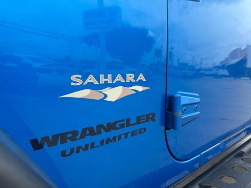 Used 2015 Jeep Wrangler Unlimited Sahara w/ Connectivity Group AWD/4WD image 6
