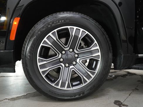 Used 2023 Jeep Wagoneer Series II AWD/4WD image 32