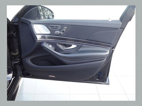 Used 2020 Mercedes-Benz S 560 4MATIC Sedan w/ AMG Line Exterior image 19