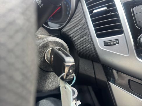 Used 2015 Chevrolet Cruze LT w/ Technology Package image 26