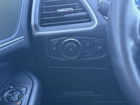 Used 2021 Ford Edge SEL image 15