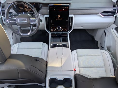 Used 2024 GMC Acadia Denali w/ Super Cruise Package image 24