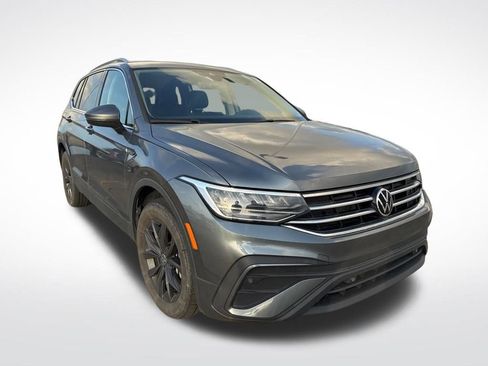 Used 2024 Volkswagen Tiguan SE image 5