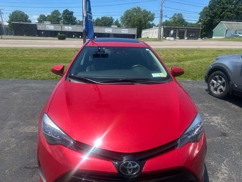 Used 2018 Toyota Corolla XLE FWD image 3