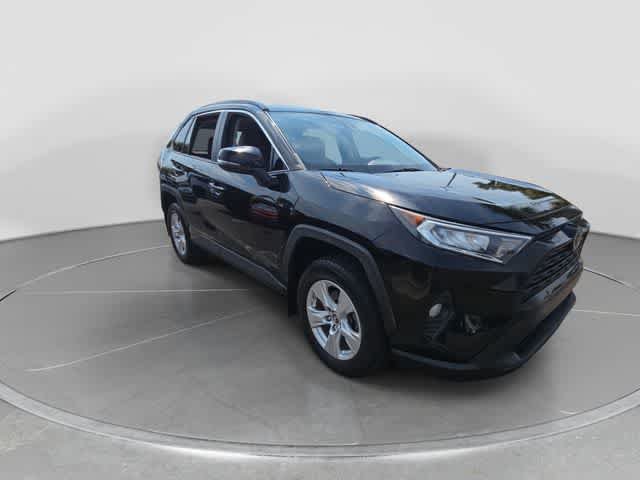 Used 2019 Toyota RAV4 XLE w/ Convenience Package FWD image 2