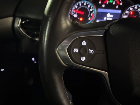 Used 2021 Chevrolet Traverse LT image 17