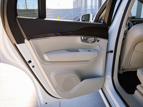 Used 2019 Volvo XC90 T5 Momentum w/ Multimedia Package image 29