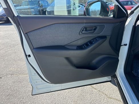 Used 2023 Nissan Rogue S image 22