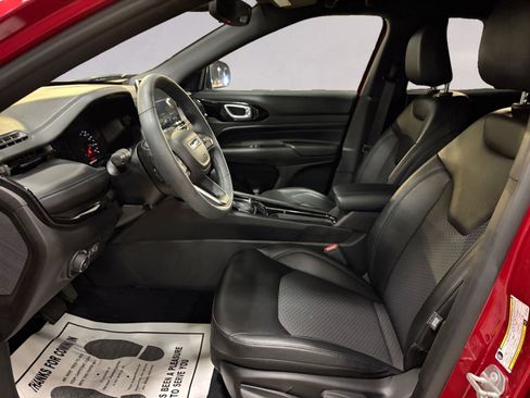 Used 2025 Jeep Compass Latitude w/ Altitude Special Edition image 9