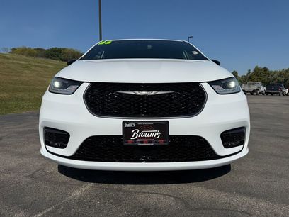 New 2026 Chrysler Pacifica Select