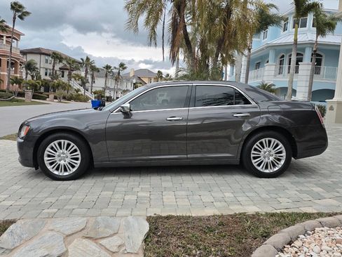 Used 2014 Chrysler 300 C image 32