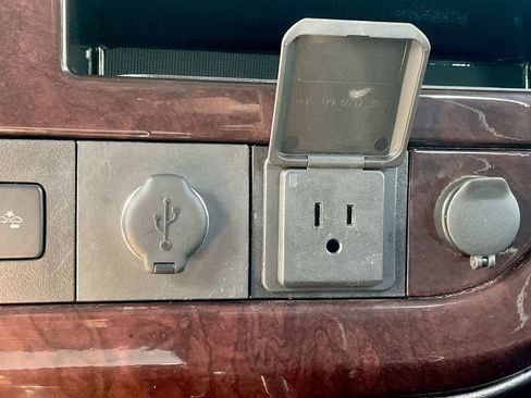 Used 2019 GMC Savana 2500 Extended w/ Enhanced Convenience Package image 27