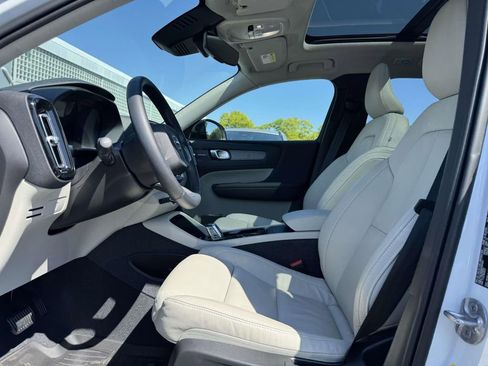 Certified 2023 Volvo XC40 B5 Ultimate w/ Climate Package AWD/4WD image 14