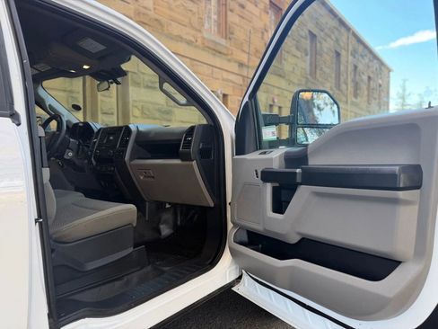 Used 2022 Ford F250 XL w/ Power Equipment Group image 26