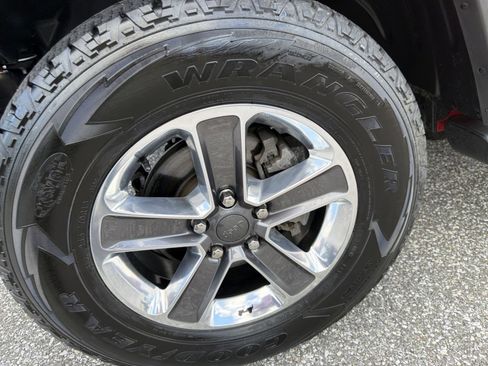 Used 2021 Jeep Wrangler Unlimited Sahara AWD/4WD image 11