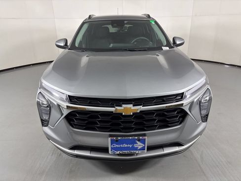 Used 2024 Chevrolet Trax LT FWD image 3
