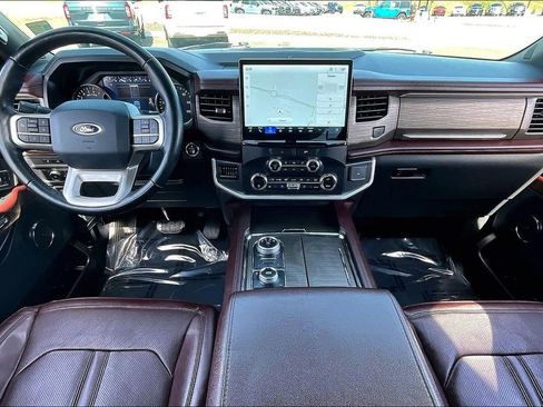 Used 2022 Ford Expedition Limited image 16