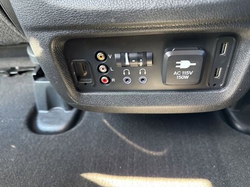 Used 2018 Honda Pilot Touring image 17