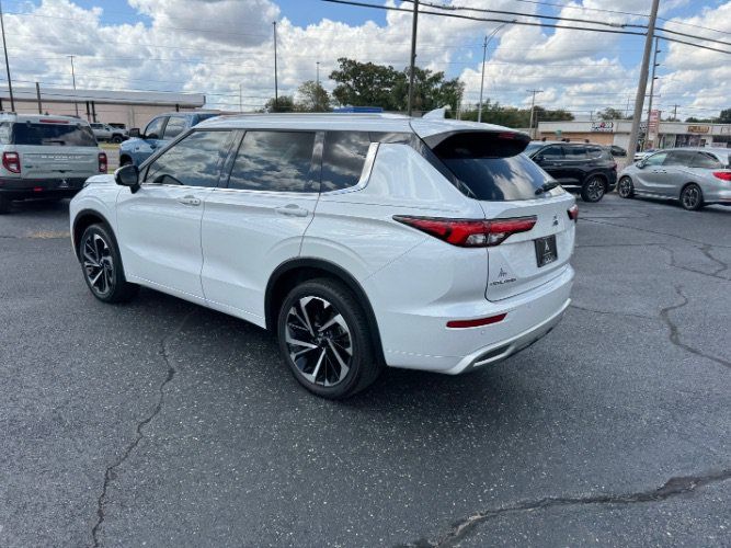 Used 2023 Mitsubishi Outlander SEL FWD image 5