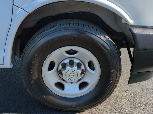 Used 2020 Chevrolet Express 2500 w/ Enhanced Convenience Package image 11