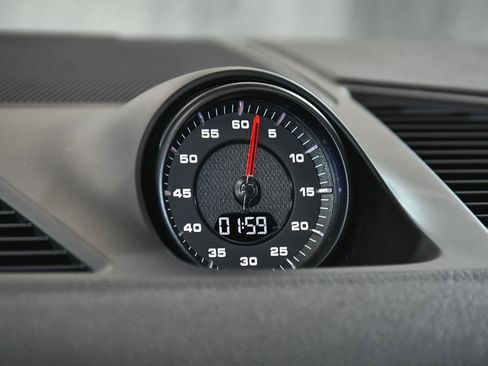 Used 2022 Porsche Cayenne Coupe image 30