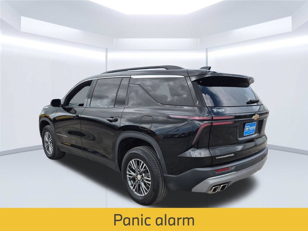 Used 2025 Chevrolet Traverse LT FWD image 4