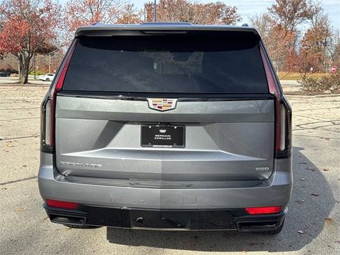 Certified 2022 Cadillac Escalade Sport Platinum w/ Heavy-Duty Trailer Package image 4