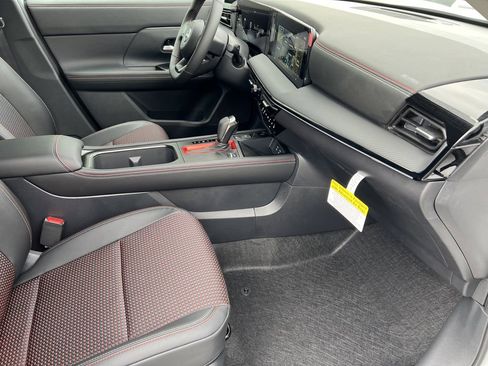 New 2025 Nissan Kicks SR w/ SR Premium Package image 23