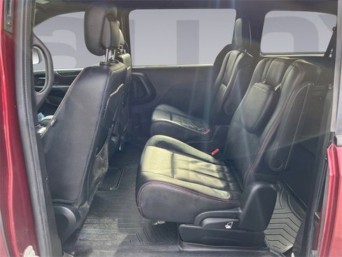 Used 2018 Dodge Grand Caravan GT image 16
