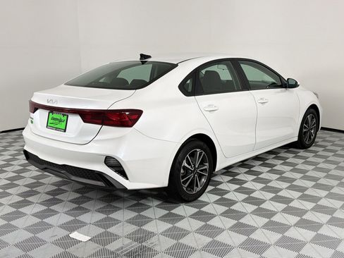Used 2024 Kia Forte LXS FWD image 9